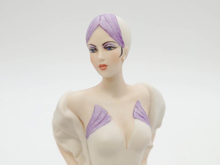 イタリア　カポディモンテ(Capodimonte)　サンドロ・マッジョーニ(Sandro Maggioni)　ドレスの柔らかな雰囲気が美しいフィギュリン(陶器人形、女性、置物、オブジェ)(R-081296)