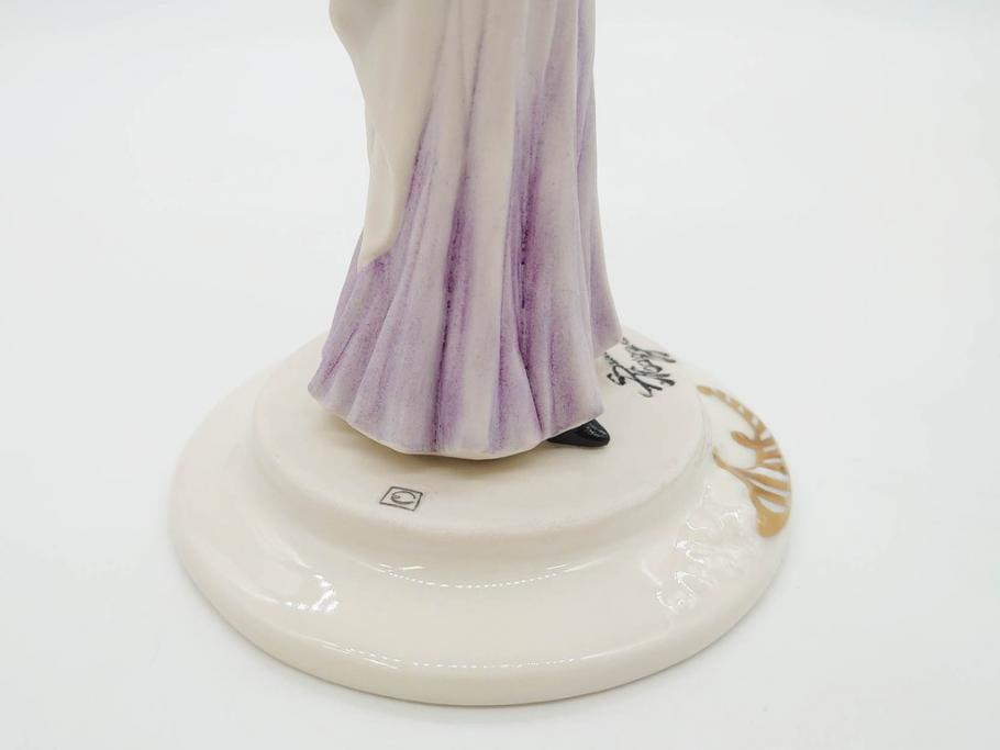 イタリア　カポディモンテ(Capodimonte)　サンドロ・マッジョーニ(Sandro Maggioni)　ドレスの柔らかな雰囲気が美しいフィギュリン(陶器人形、女性、置物、オブジェ)(R-081296)