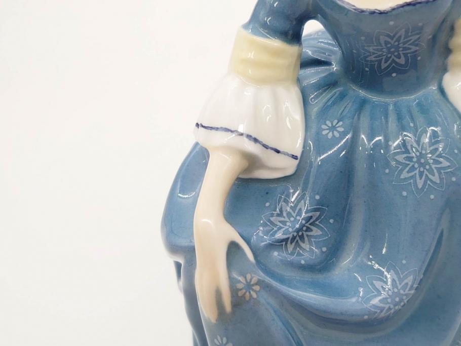 イギリス　Royal Doulton(ロイヤルドルトン)　Hilary(ヒラリー)　上品な雰囲気のフィギュリン(陶器人形、女性、貴婦人、置物、オブジェ)(R-081297)