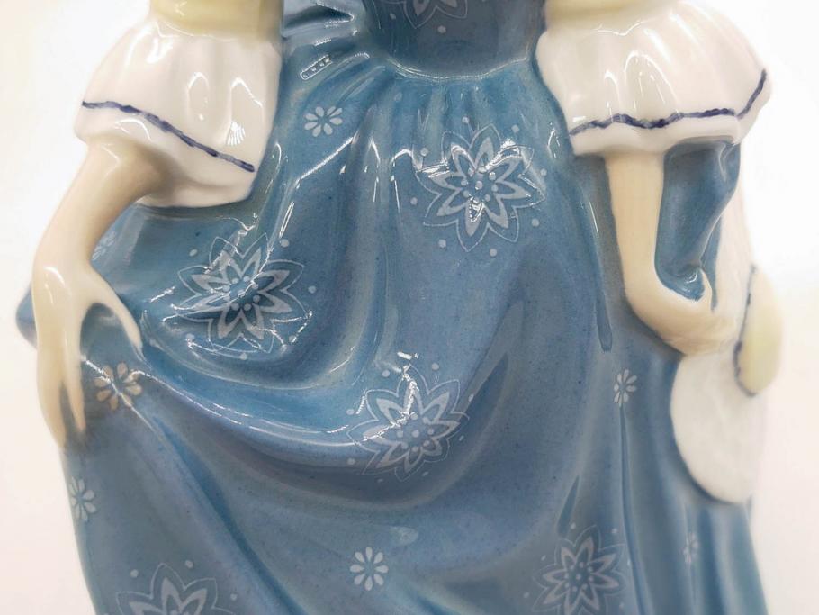 イギリス　Royal Doulton(ロイヤルドルトン)　Hilary(ヒラリー)　上品な雰囲気のフィギュリン(陶器人形、女性、貴婦人、置物、オブジェ)(R-081297)