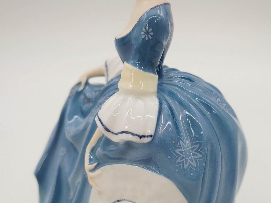 イギリス　Royal Doulton(ロイヤルドルトン)　Hilary(ヒラリー)　上品な雰囲気のフィギュリン(陶器人形、女性、貴婦人、置物、オブジェ)(R-081297)