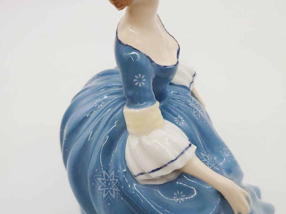 イギリス　Royal Doulton(ロイヤルドルトン)　Hilary(ヒラリー)　上品な雰囲気のフィギュリン(陶器人形、女性、貴婦人、置物、オブジェ)(R-081297)