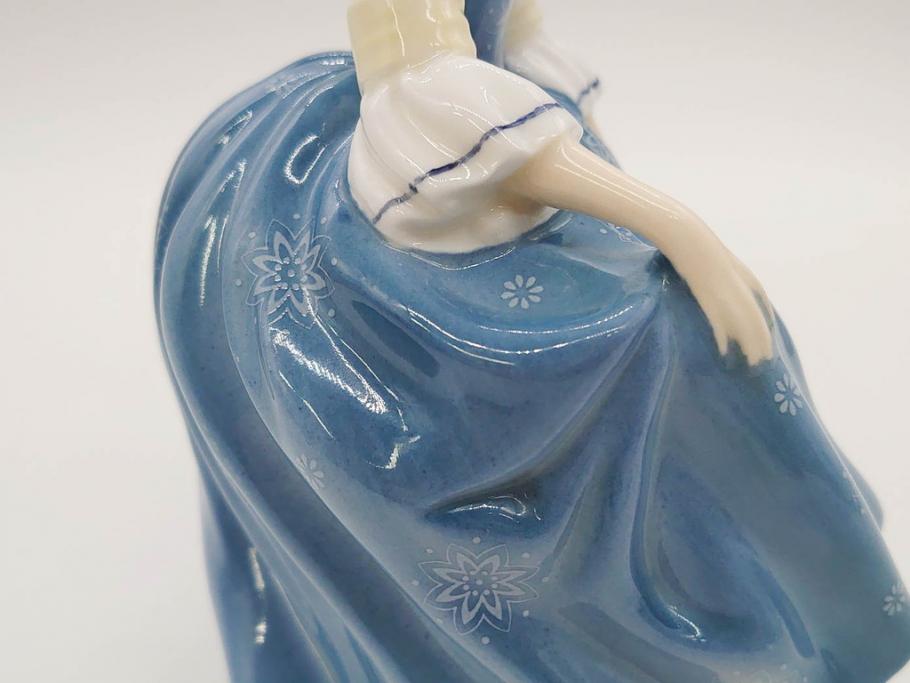 イギリス　Royal Doulton(ロイヤルドルトン)　Hilary(ヒラリー)　上品な雰囲気のフィギュリン(陶器人形、女性、貴婦人、置物、オブジェ)(R-081297)