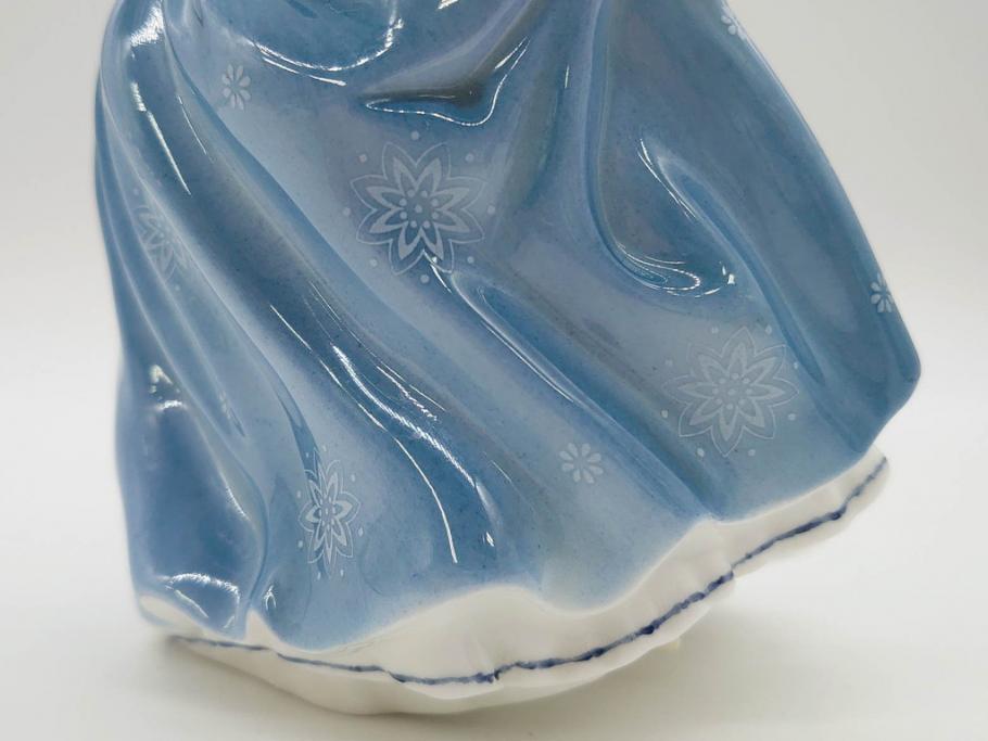 イギリス　Royal Doulton(ロイヤルドルトン)　Hilary(ヒラリー)　上品な雰囲気のフィギュリン(陶器人形、女性、貴婦人、置物、オブジェ)(R-081297)