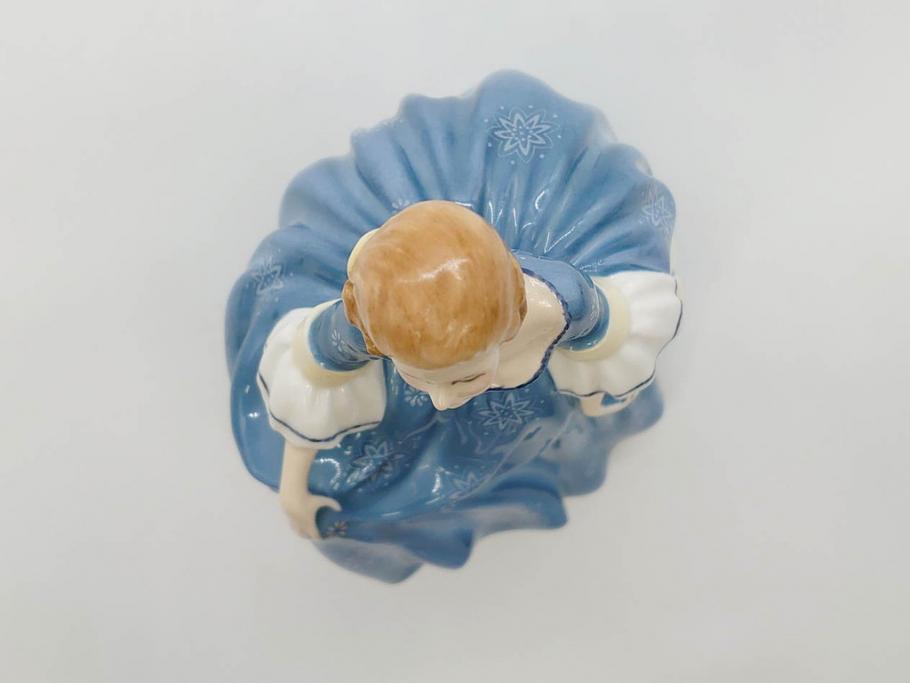 イギリス　Royal Doulton(ロイヤルドルトン)　Hilary(ヒラリー)　上品な雰囲気のフィギュリン(陶器人形、女性、貴婦人、置物、オブジェ)(R-081297)