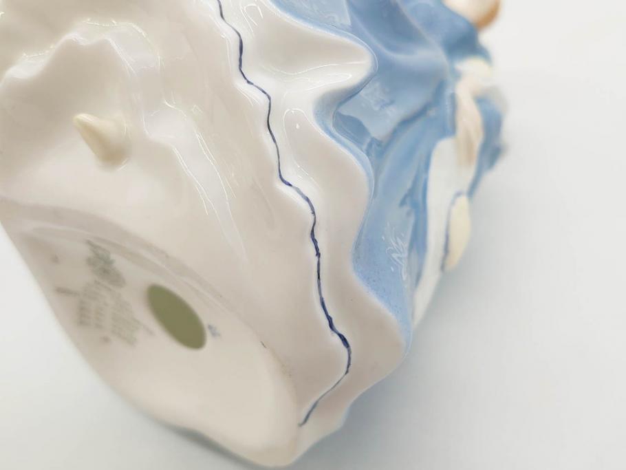 イギリス　Royal Doulton(ロイヤルドルトン)　Hilary(ヒラリー)　上品な雰囲気のフィギュリン(陶器人形、女性、貴婦人、置物、オブジェ)(R-081297)