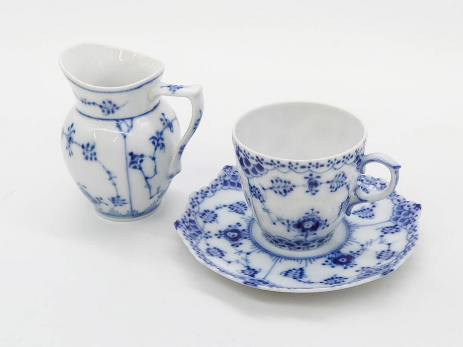 デンマーク　ROYAL COPENHAGEN(ロイヤルコペンハーゲン)　ブルーフルーテッド フルレース カップ&ソーサー/プレイン クリーマー　可憐なデザインに見惚れるC&S・クリーマーセット(コーヒー、デミタス、ミルクポット、ミルクジャー、洋食器、北欧)(R-081229)