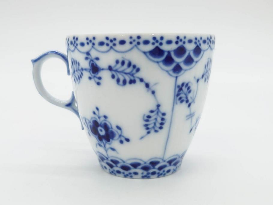 デンマーク　ROYAL COPENHAGEN(ロイヤルコペンハーゲン)　ブルーフルーテッド フルレース カップ&ソーサー/プレイン クリーマー　可憐なデザインに見惚れるC&S・クリーマーセット(コーヒー、デミタス、ミルクポット、ミルクジャー、洋食器、北欧)(R-081229)