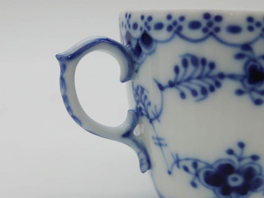 デンマーク　ROYAL COPENHAGEN(ロイヤルコペンハーゲン)　ブルーフルーテッド フルレース カップ&ソーサー/プレイン クリーマー　可憐なデザインに見惚れるC&S・クリーマーセット(コーヒー、デミタス、ミルクポット、ミルクジャー、洋食器、北欧)(R-081229)
