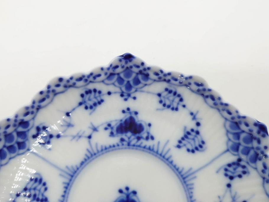 デンマーク　ROYAL COPENHAGEN(ロイヤルコペンハーゲン)　ブルーフルーテッド フルレース カップ&ソーサー/プレイン クリーマー　可憐なデザインに見惚れるC&S・クリーマーセット(コーヒー、デミタス、ミルクポット、ミルクジャー、洋食器、北欧)(R-081229)