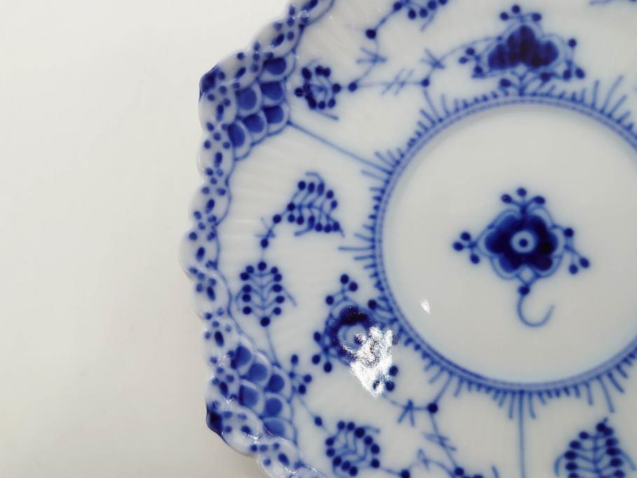 デンマーク　ROYAL COPENHAGEN(ロイヤルコペンハーゲン)　ブルーフルーテッド フルレース カップ&ソーサー/プレイン クリーマー　可憐なデザインに見惚れるC&S・クリーマーセット(コーヒー、デミタス、ミルクポット、ミルクジャー、洋食器、北欧)(R-081229)
