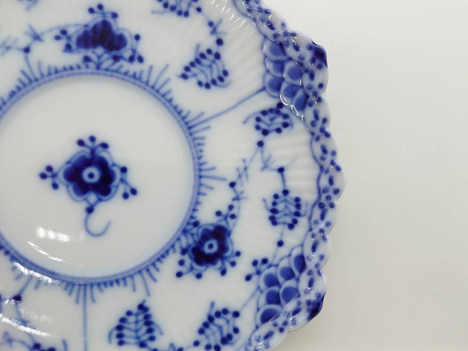 デンマーク　ROYAL COPENHAGEN(ロイヤルコペンハーゲン)　ブルーフルーテッド フルレース カップ&ソーサー/プレイン クリーマー　可憐なデザインに見惚れるC&S・クリーマーセット(コーヒー、デミタス、ミルクポット、ミルクジャー、洋食器、北欧)(R-081229)