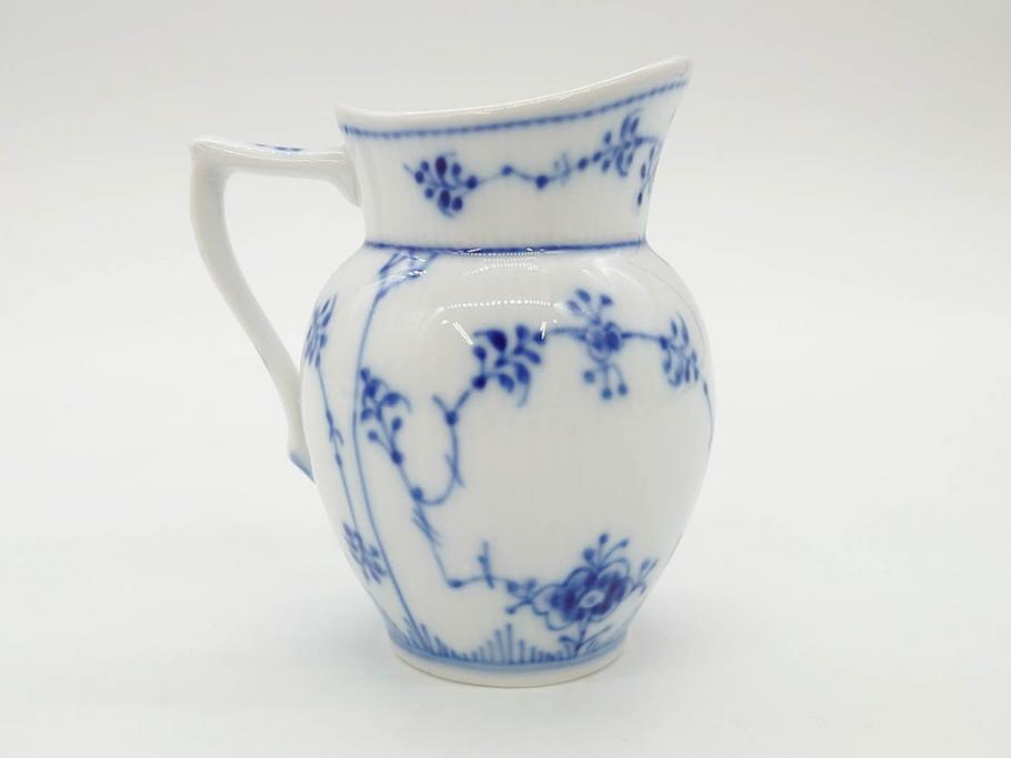 デンマーク　ROYAL COPENHAGEN(ロイヤルコペンハーゲン)　ブルーフルーテッド フルレース カップ&ソーサー/プレイン クリーマー　可憐なデザインに見惚れるC&S・クリーマーセット(コーヒー、デミタス、ミルクポット、ミルクジャー、洋食器、北欧)(R-081229)