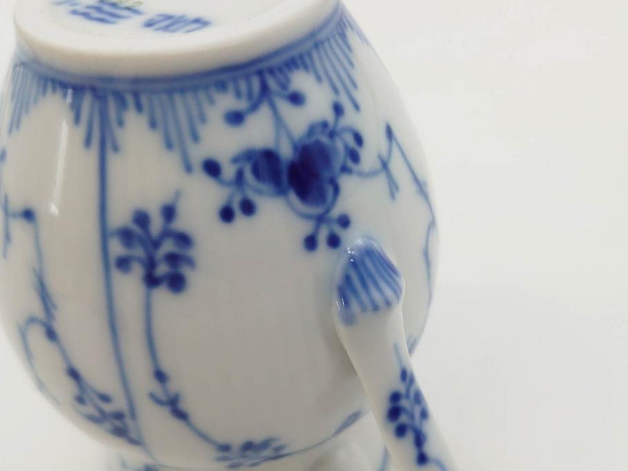 デンマーク　ROYAL COPENHAGEN(ロイヤルコペンハーゲン)　ブルーフルーテッド フルレース カップ&ソーサー/プレイン クリーマー　可憐なデザインに見惚れるC&S・クリーマーセット(コーヒー、デミタス、ミルクポット、ミルクジャー、洋食器、北欧)(R-081229)