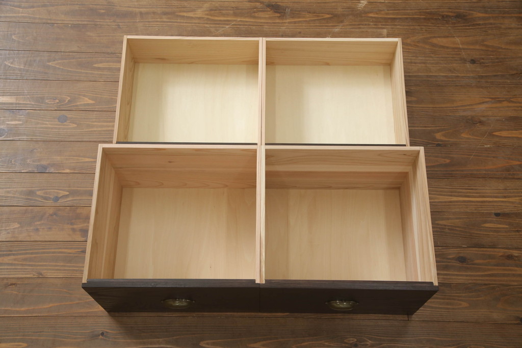【オーダー家具実例】お客様ご要望のサイズでテレビ台を新規製作しました。オープンラックには配線用の穴開け加工を施し、さらに使い勝手良く棚や引き出しを製作。当店商品を参考に着色して仕上げました。(サイドテーブル、サイドキャビネット、収納棚、引き出し)
