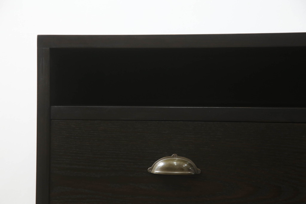 【オーダー家具実例】お客様ご要望のサイズでテレビ台を新規製作しました。オープンラックには配線用の穴開け加工を施し、さらに使い勝手良く棚や引き出しを製作。当店商品を参考に着色して仕上げました。(サイドテーブル、サイドキャビネット、収納棚、引き出し)