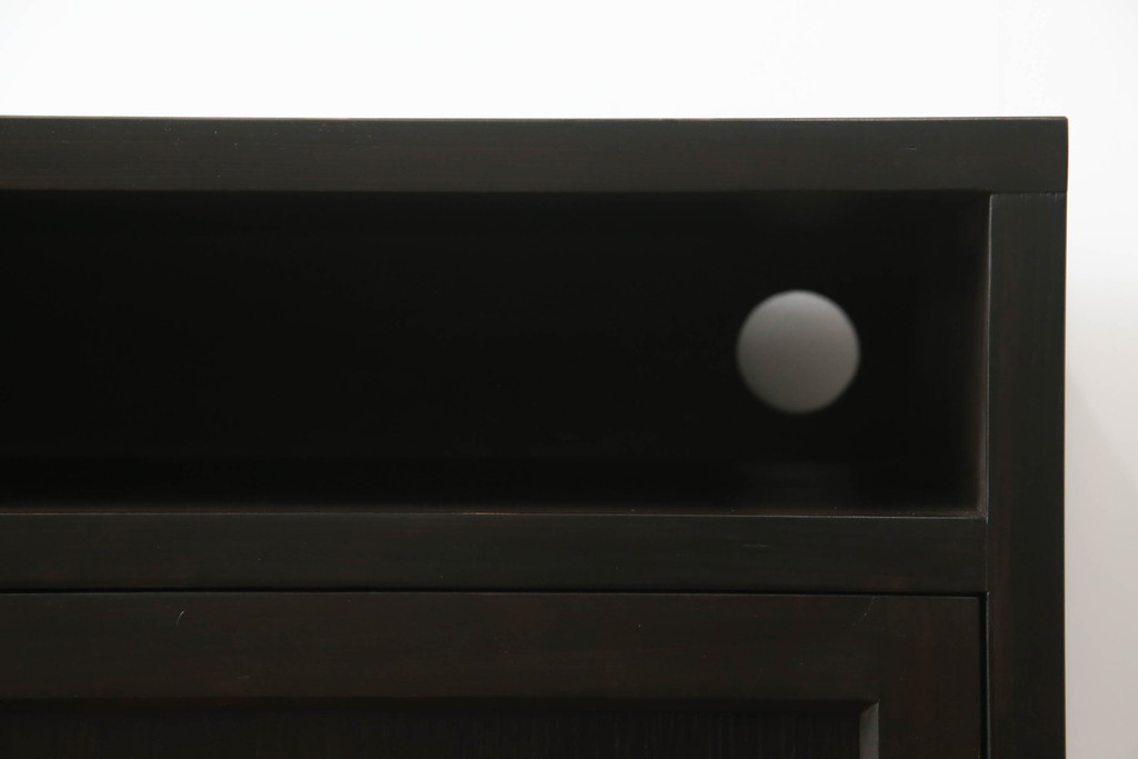 【オーダー家具実例】お客様ご要望のサイズでテレビ台を新規製作しました。オープンラックには配線用の穴開け加工を施し、さらに使い勝手良く棚や引き出しを製作。当店商品を参考に着色して仕上げました。(サイドテーブル、サイドキャビネット、収納棚、引き出し)