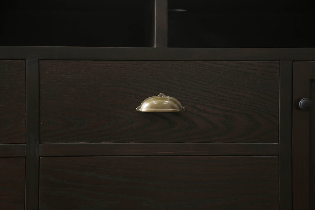 【オーダー家具実例】お客様ご要望のサイズでテレビ台を新規製作しました。オープンラックには配線用の穴開け加工を施し、さらに使い勝手良く棚や引き出しを製作。当店商品を参考に着色して仕上げました。(サイドテーブル、サイドキャビネット、収納棚、引き出し)