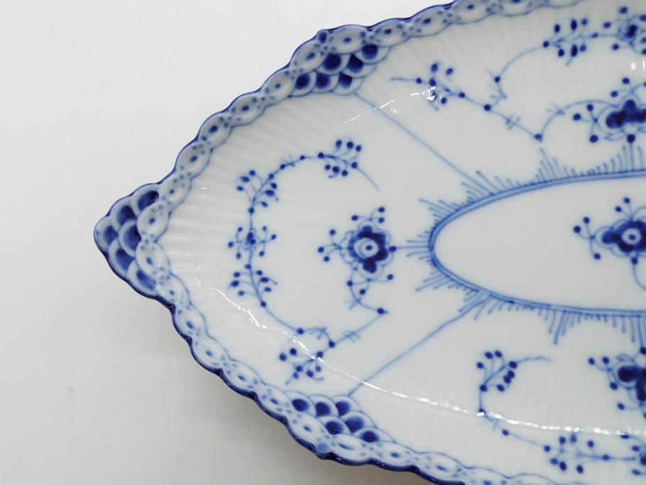 デンマーク　ROYAL COPENHAGEN(ロイヤルコペンハーゲン)　ブルーフルーテッド 　ハーフレース　美しいブルーの縁取りが魅力のボウル&ピックルディッシュセット(プレート、変形皿、中皿、洋食器、北欧)(R-081290)