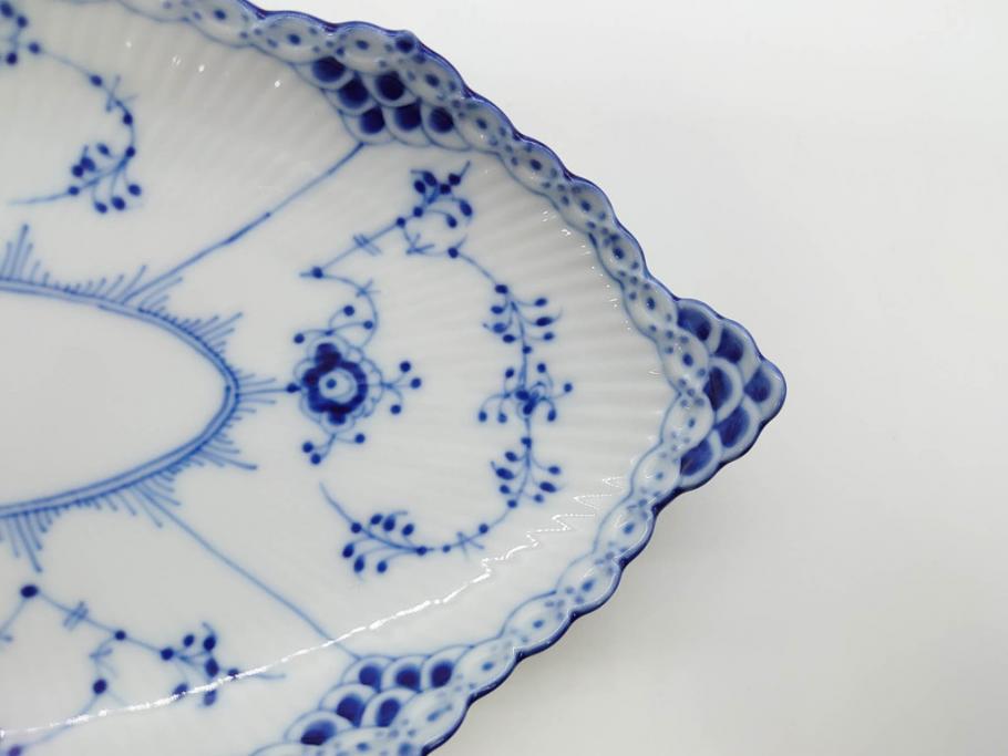 デンマーク　ROYAL COPENHAGEN(ロイヤルコペンハーゲン)　ブルーフルーテッド 　ハーフレース　美しいブルーの縁取りが魅力のボウル&ピックルディッシュセット(プレート、変形皿、中皿、洋食器、北欧)(R-081290)