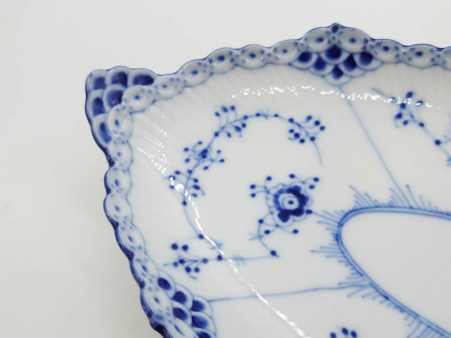 デンマーク　ROYAL COPENHAGEN(ロイヤルコペンハーゲン)　ブルーフルーテッド 　ハーフレース　美しいブルーの縁取りが魅力のボウル&ピックルディッシュセット(プレート、変形皿、中皿、洋食器、北欧)(R-081290)