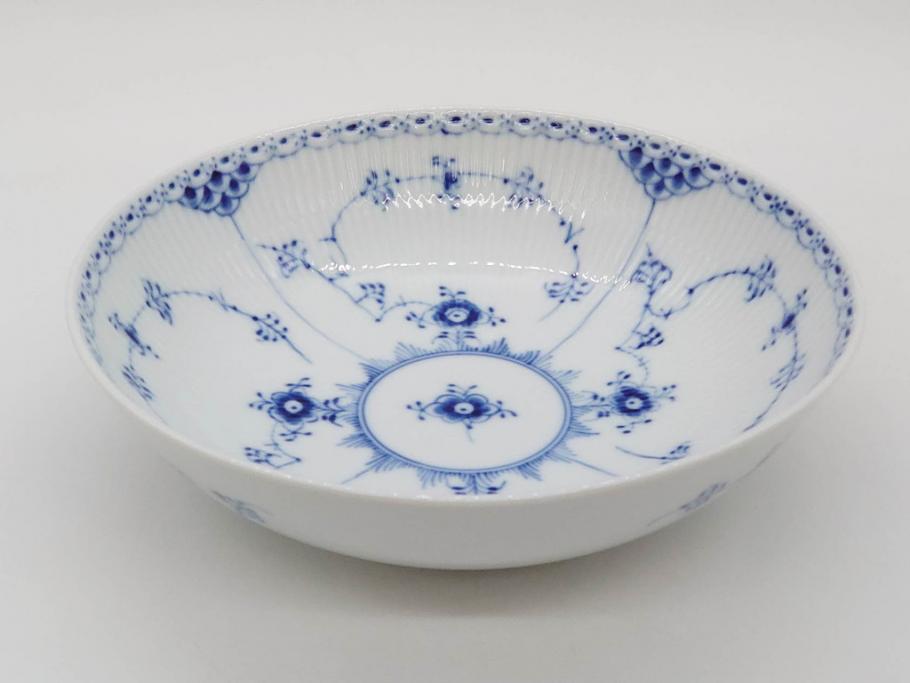 デンマーク　ROYAL COPENHAGEN(ロイヤルコペンハーゲン)　ブルーフルーテッド 　ハーフレース　美しいブルーの縁取りが魅力のボウル&ピックルディッシュセット(プレート、変形皿、中皿、洋食器、北欧)(R-081290)