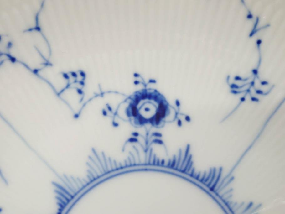 デンマーク　ROYAL COPENHAGEN(ロイヤルコペンハーゲン)　ブルーフルーテッド 　ハーフレース　美しいブルーの縁取りが魅力のボウル&ピックルディッシュセット(プレート、変形皿、中皿、洋食器、北欧)(R-081290)