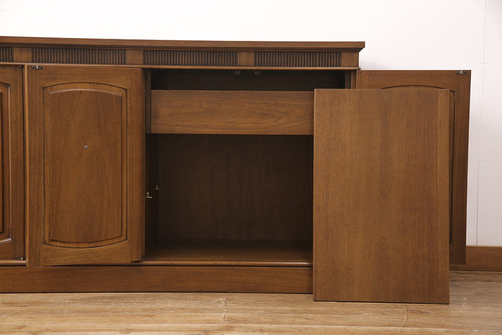 中古　DREXEL HERITAGE(ドレクセルヘリテイジ)　Triune(トライユン)　優雅な佇まいが魅力のクリデンザキャビネット(クレデンザ、サイドボード、リビングボード)(定価約66万円)(R-049003)