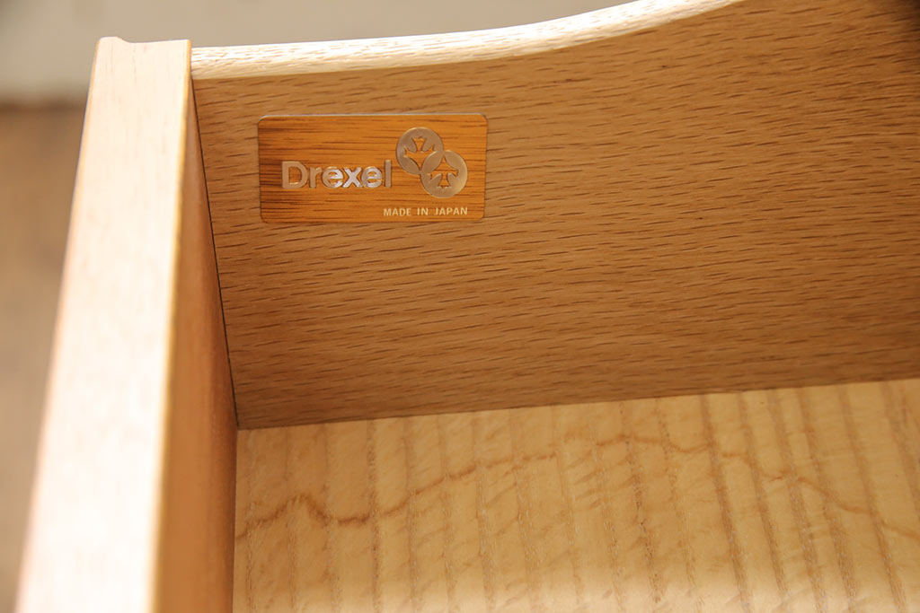 中古　DREXEL HERITAGE(ドレクセルヘリテイジ)　Triune(トライユン)　優雅な佇まいが魅力のクリデンザキャビネット(クレデンザ、サイドボード、リビングボード)(定価約66万円)(R-049003)