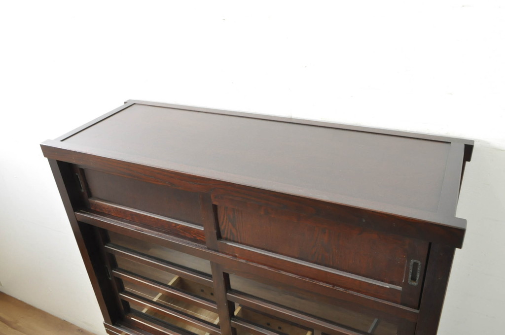 中古　美品　落ち着いた色合いが大人な雰囲気を醸し出す二段重ね水屋箪笥(食器棚、キャビネット、茶箪笥、収納棚、戸棚、バラ売り可能)(R-080370)