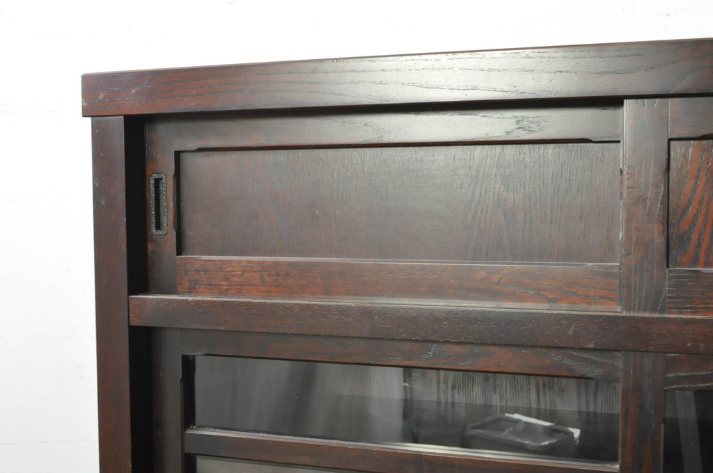 中古　美品　落ち着いた色合いが大人な雰囲気を醸し出す二段重ね水屋箪笥(食器棚、キャビネット、茶箪笥、収納棚、戸棚、バラ売り可能)(R-080370)