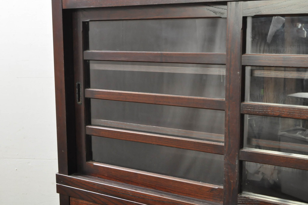 中古　美品　落ち着いた色合いが大人な雰囲気を醸し出す二段重ね水屋箪笥(食器棚、キャビネット、茶箪笥、収納棚、戸棚、バラ売り可能)(R-080370)