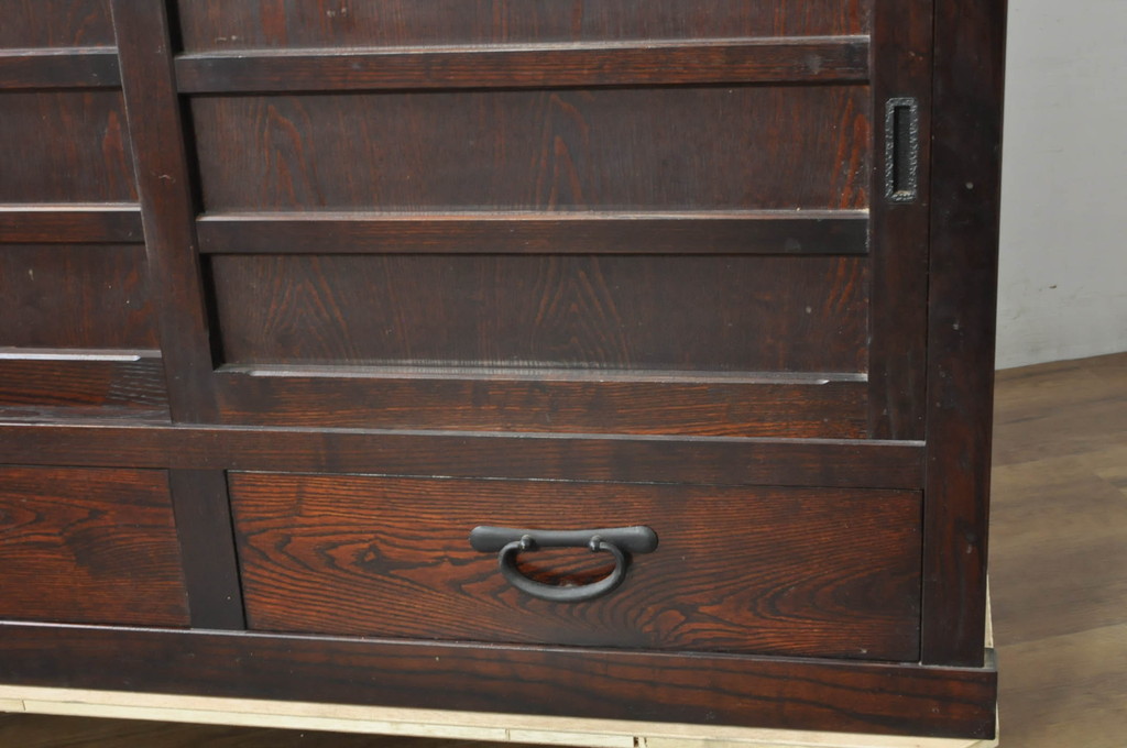 中古　美品　落ち着いた色合いが大人な雰囲気を醸し出す二段重ね水屋箪笥(食器棚、キャビネット、茶箪笥、収納棚、戸棚、バラ売り可能)(R-080370)