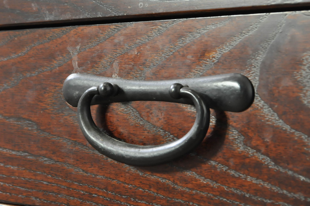 中古　美品　落ち着いた色合いが大人な雰囲気を醸し出す二段重ね水屋箪笥(食器棚、キャビネット、茶箪笥、収納棚、戸棚、バラ売り可能)(R-080370)