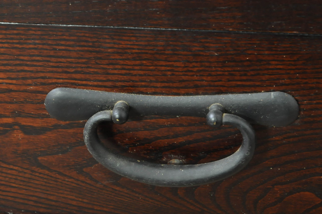 中古　美品　落ち着いた色合いが大人な雰囲気を醸し出す二段重ね水屋箪笥(食器棚、キャビネット、茶箪笥、収納棚、戸棚、バラ売り可能)(R-080370)