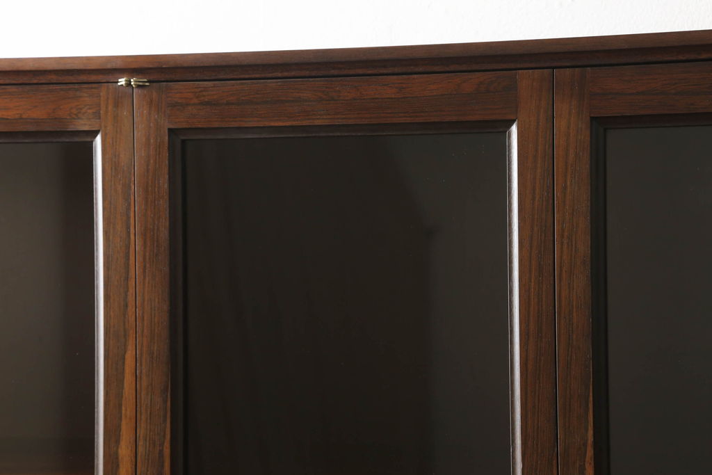 ビンテージ家具　山品木工　ローズウッド　絶版品　高級感漂う上品なキャビネット(収納棚、飾り棚、本箱、ブックケース、ヴィンテージ)(R-051075)