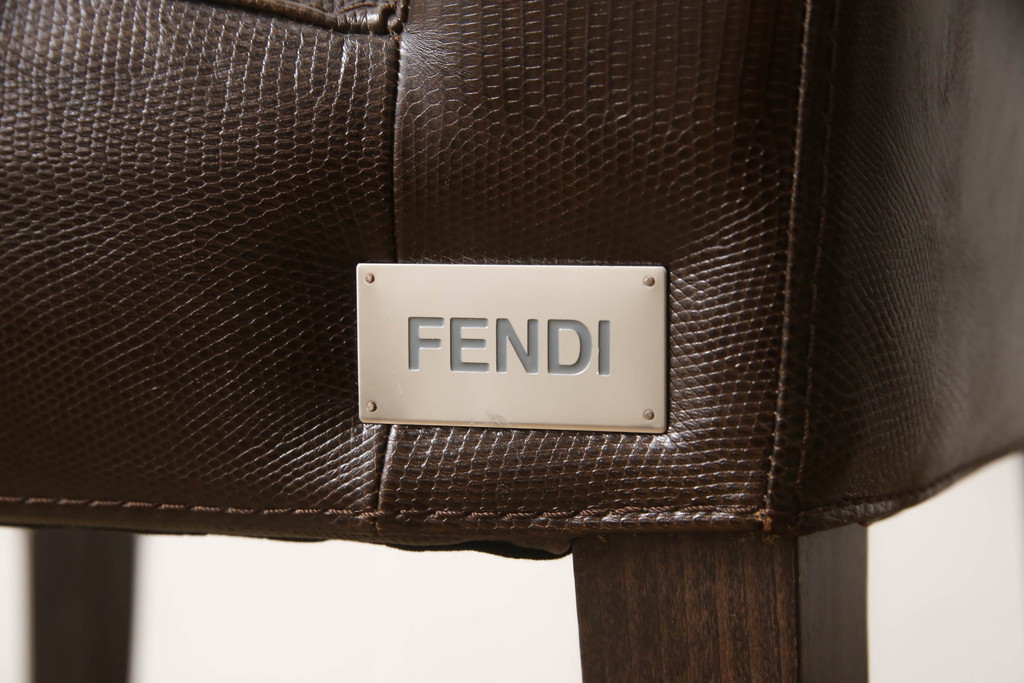 中古　美品　FENDI CASA(フェンディ カーサ)　本革　シンプルながら洗練された佇まいが魅力のダイニングチェア(椅子、イス、レザーチェア)(R-066586)