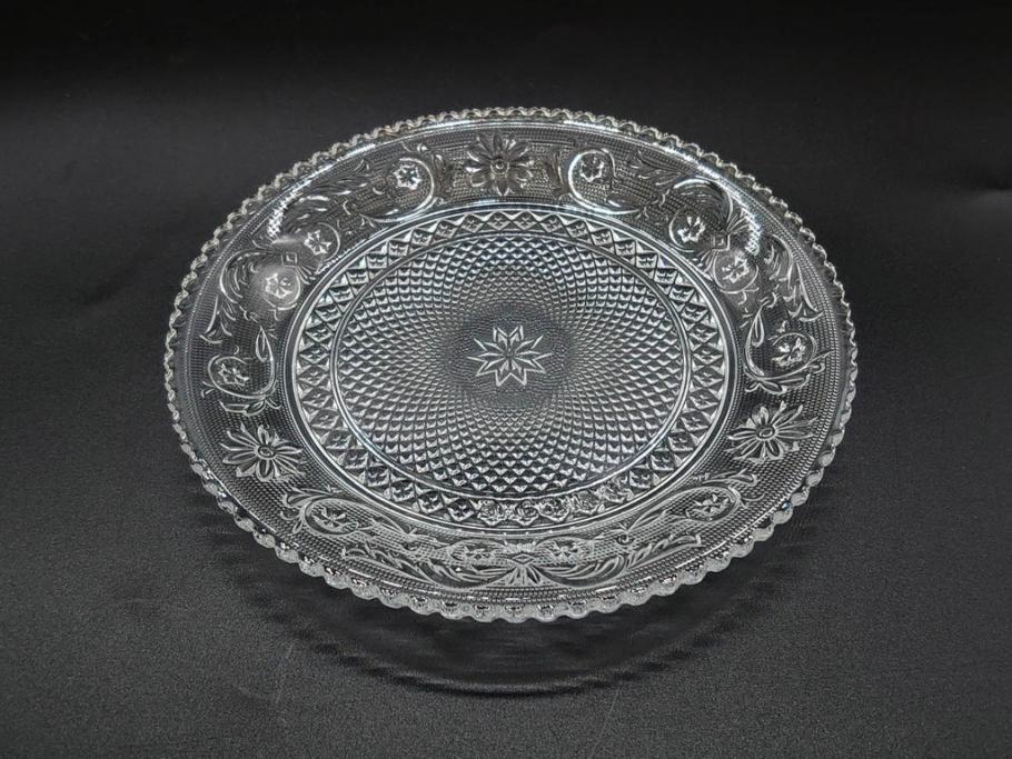 フランス　Baccarat　バカラ　アラベスク　(大)約20cm　(小)約12cm　澄んだ透明感が魅力のプレート4枚セット(小皿、中皿、フルレッドクリスタル、共箱付き)(R-081302)