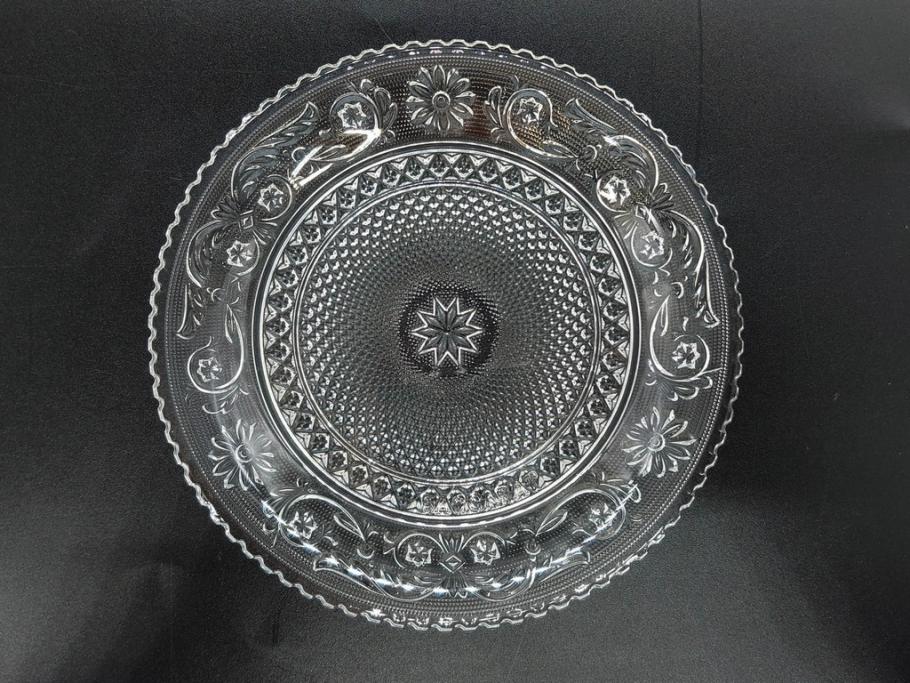 フランス　Baccarat　バカラ　アラベスク　(大)約20cm　(小)約12cm　澄んだ透明感が魅力のプレート4枚セット(小皿、中皿、フルレッドクリスタル、共箱付き)(R-081302)