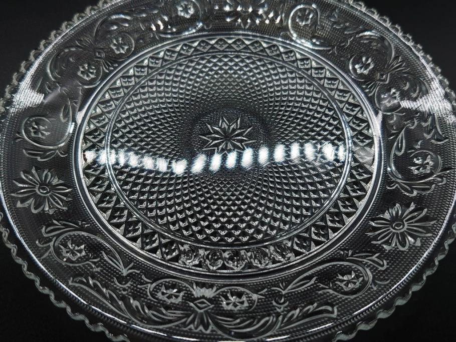 フランス　Baccarat　バカラ　アラベスク　(大)約20cm　(小)約12cm　澄んだ透明感が魅力のプレート4枚セット(小皿、中皿、フルレッドクリスタル、共箱付き)(R-081302)
