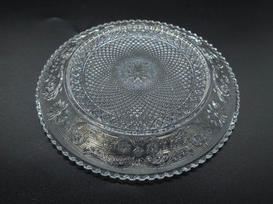 フランス　Baccarat　バカラ　アラベスク　(大)約20cm　(小)約12cm　澄んだ透明感が魅力のプレート4枚セット(小皿、中皿、フルレッドクリスタル、共箱付き)(R-081302)