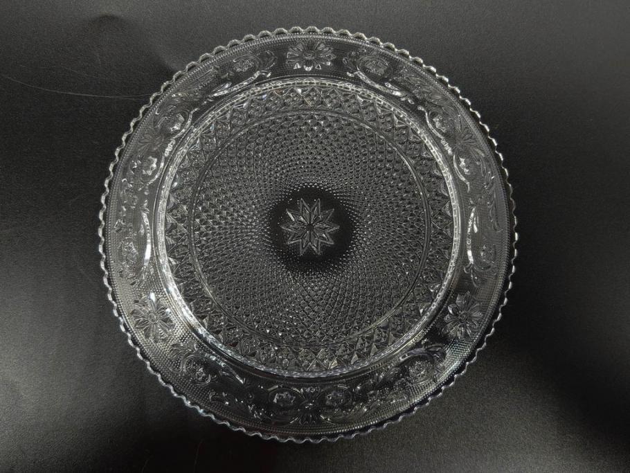 フランス　Baccarat　バカラ　アラベスク　(大)約20cm　(小)約12cm　澄んだ透明感が魅力のプレート4枚セット(小皿、中皿、フルレッドクリスタル、共箱付き)(R-081302)