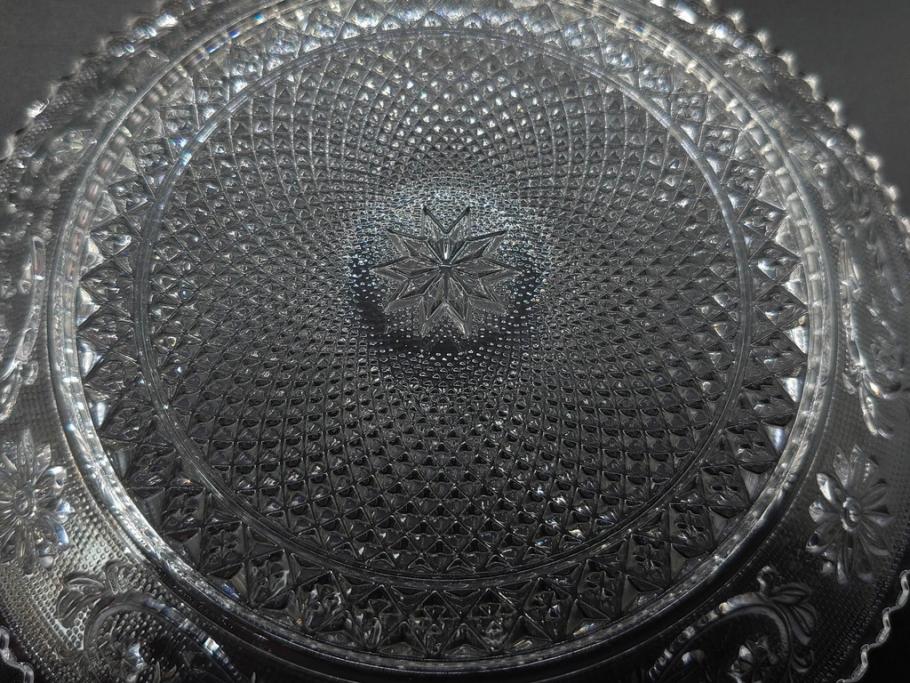 フランス　Baccarat　バカラ　アラベスク　(大)約20cm　(小)約12cm　澄んだ透明感が魅力のプレート4枚セット(小皿、中皿、フルレッドクリスタル、共箱付き)(R-081302)