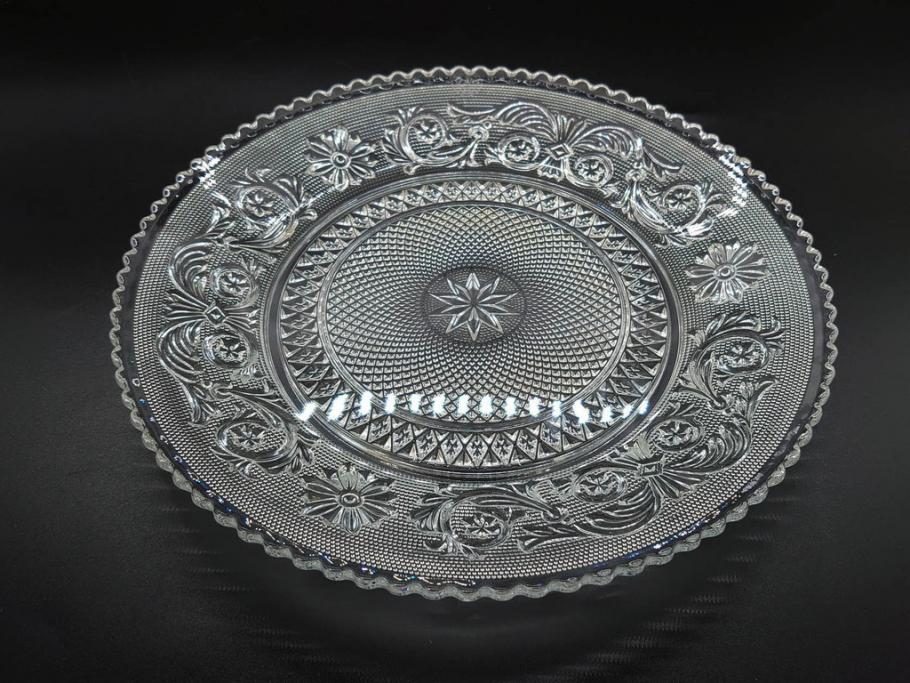 フランス　Baccarat　バカラ　アラベスク　(大)約20cm　(小)約12cm　澄んだ透明感が魅力のプレート4枚セット(小皿、中皿、フルレッドクリスタル、共箱付き)(R-081302)