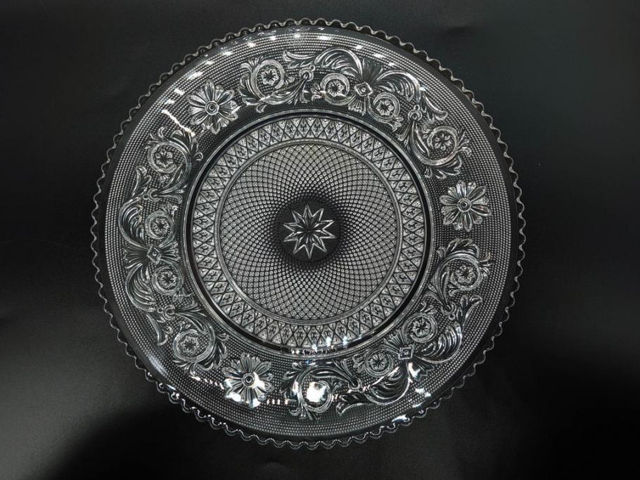 フランス　Baccarat　バカラ　アラベスク　(大)約20cm　(小)約12cm　澄んだ透明感が魅力のプレート4枚セット(小皿、中皿、フルレッドクリスタル、共箱付き)(R-081302)