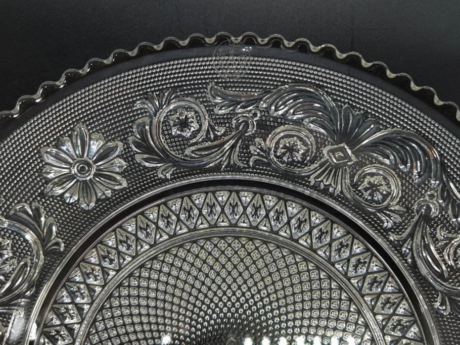 フランス　Baccarat　バカラ　アラベスク　(大)約20cm　(小)約12cm　澄んだ透明感が魅力のプレート4枚セット(小皿、中皿、フルレッドクリスタル、共箱付き)(R-081302)