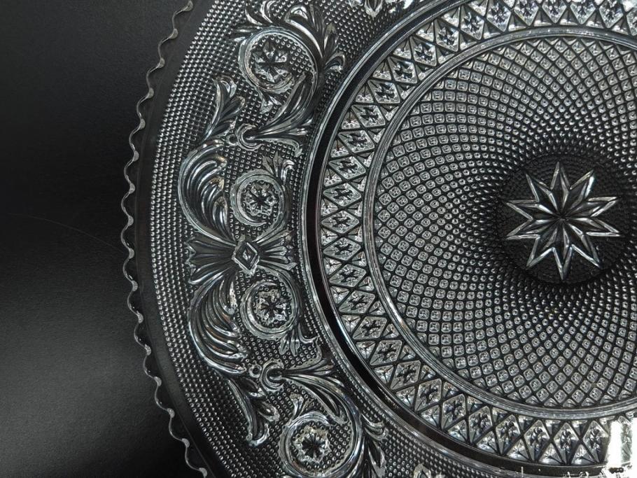 フランス　Baccarat　バカラ　アラベスク　(大)約20cm　(小)約12cm　澄んだ透明感が魅力のプレート4枚セット(小皿、中皿、フルレッドクリスタル、共箱付き)(R-081302)