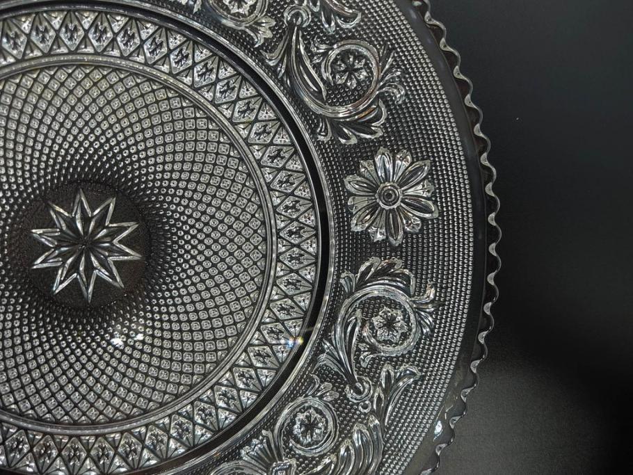 フランス　Baccarat　バカラ　アラベスク　(大)約20cm　(小)約12cm　澄んだ透明感が魅力のプレート4枚セット(小皿、中皿、フルレッドクリスタル、共箱付き)(R-081302)