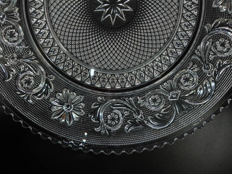 フランス　Baccarat　バカラ　アラベスク　(大)約20cm　(小)約12cm　澄んだ透明感が魅力のプレート4枚セット(小皿、中皿、フルレッドクリスタル、共箱付き)(R-081302)