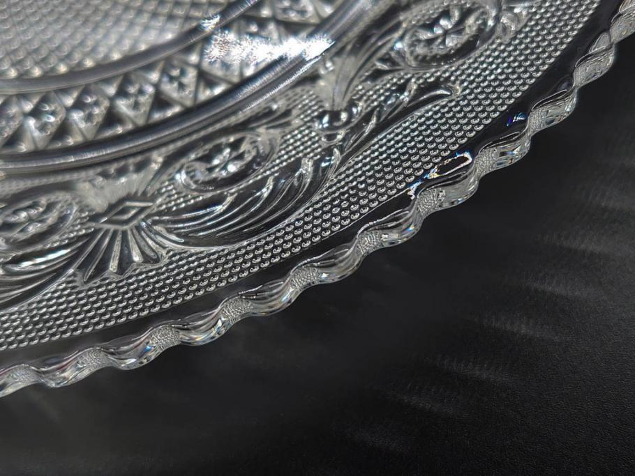 フランス　Baccarat　バカラ　アラベスク　(大)約20cm　(小)約12cm　澄んだ透明感が魅力のプレート4枚セット(小皿、中皿、フルレッドクリスタル、共箱付き)(R-081302)
